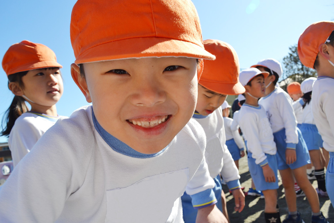 何事にも興味を持つ子ども